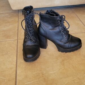 Elegant Black Lace-Up Platform Boots